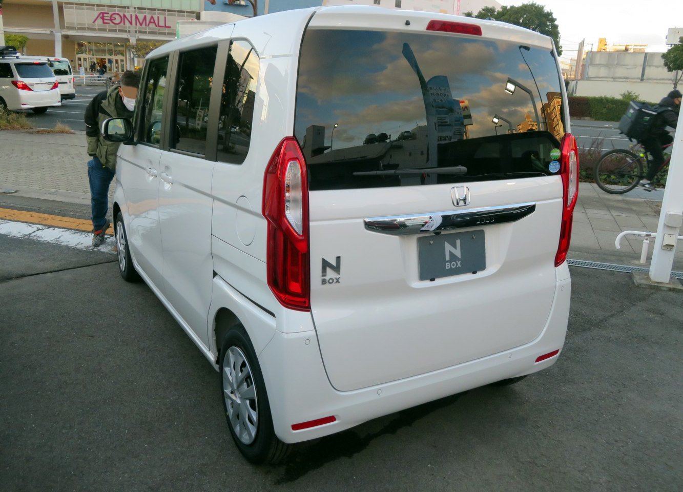 Honda N-Box technical specifications and fuel economy